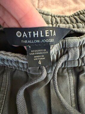 ATHLETA Farallon Joggers Grey Women SZ 4